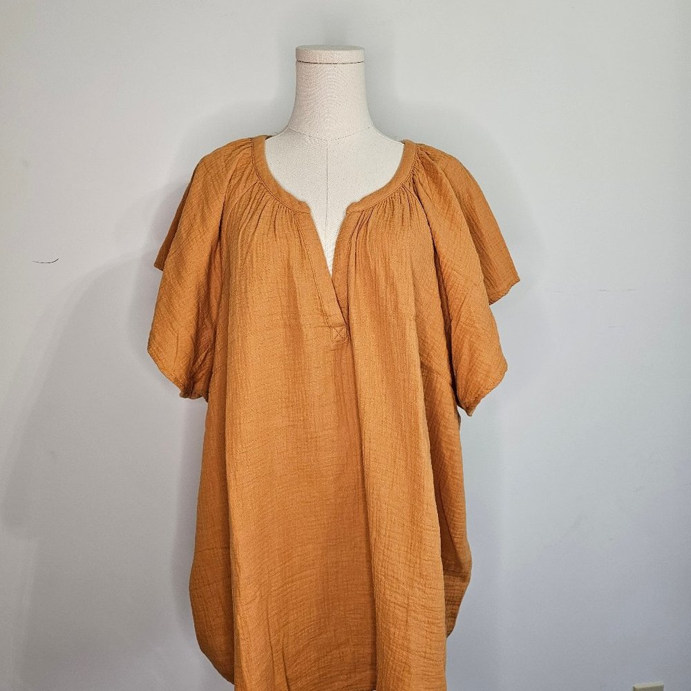 NWT Universal Thread Plus size Gauzy short sleeve Top